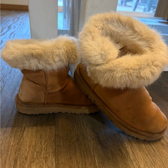 UGG Shoes - UGG Milla Suede Mini Boots Size 7